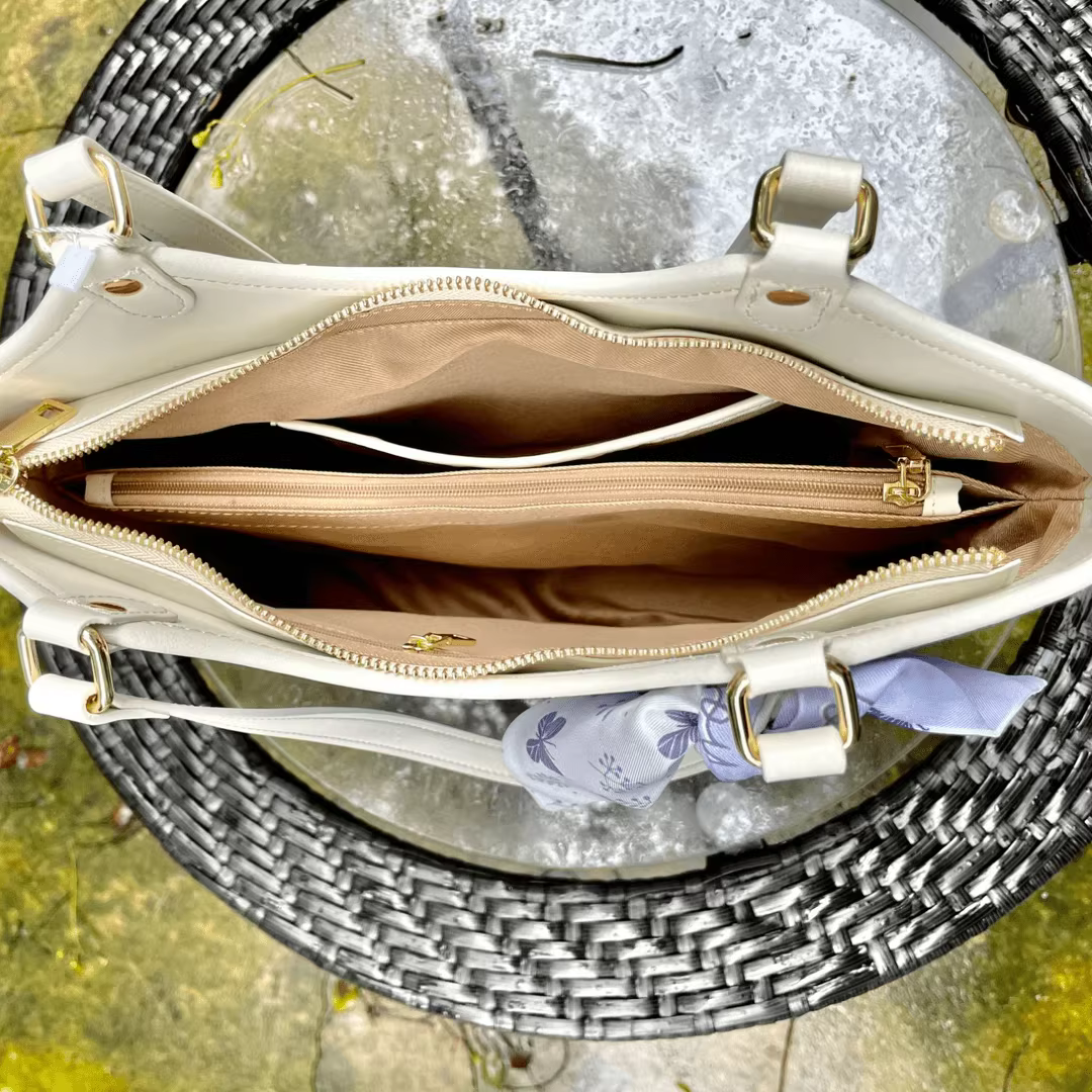 Handwoven ivory white geometric U‑style tote bag. Clean lines, soft texture, and a story of harmony. Fits a 13" laptop, water bottle, and daily essentials. Lightweight yet sturdy – the perfect everyday companion. - 图片 4